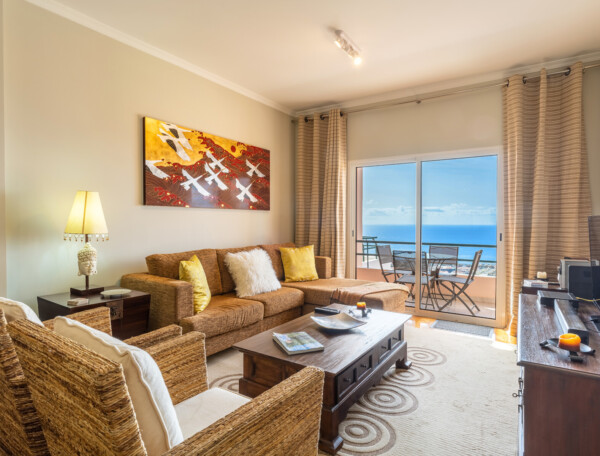 Stylish Apartment with amazing views over Funchal and the sea.